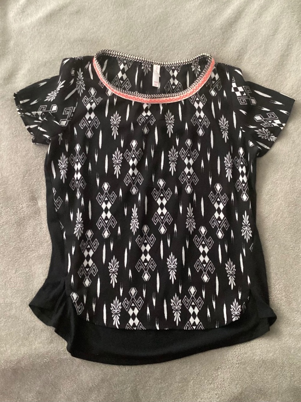 Xhilaration Black White Boho Shirt Top Women Size M Geometric